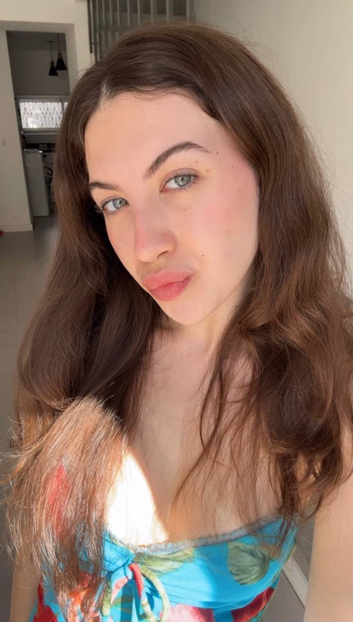 Nude girl Amber in Birmingham