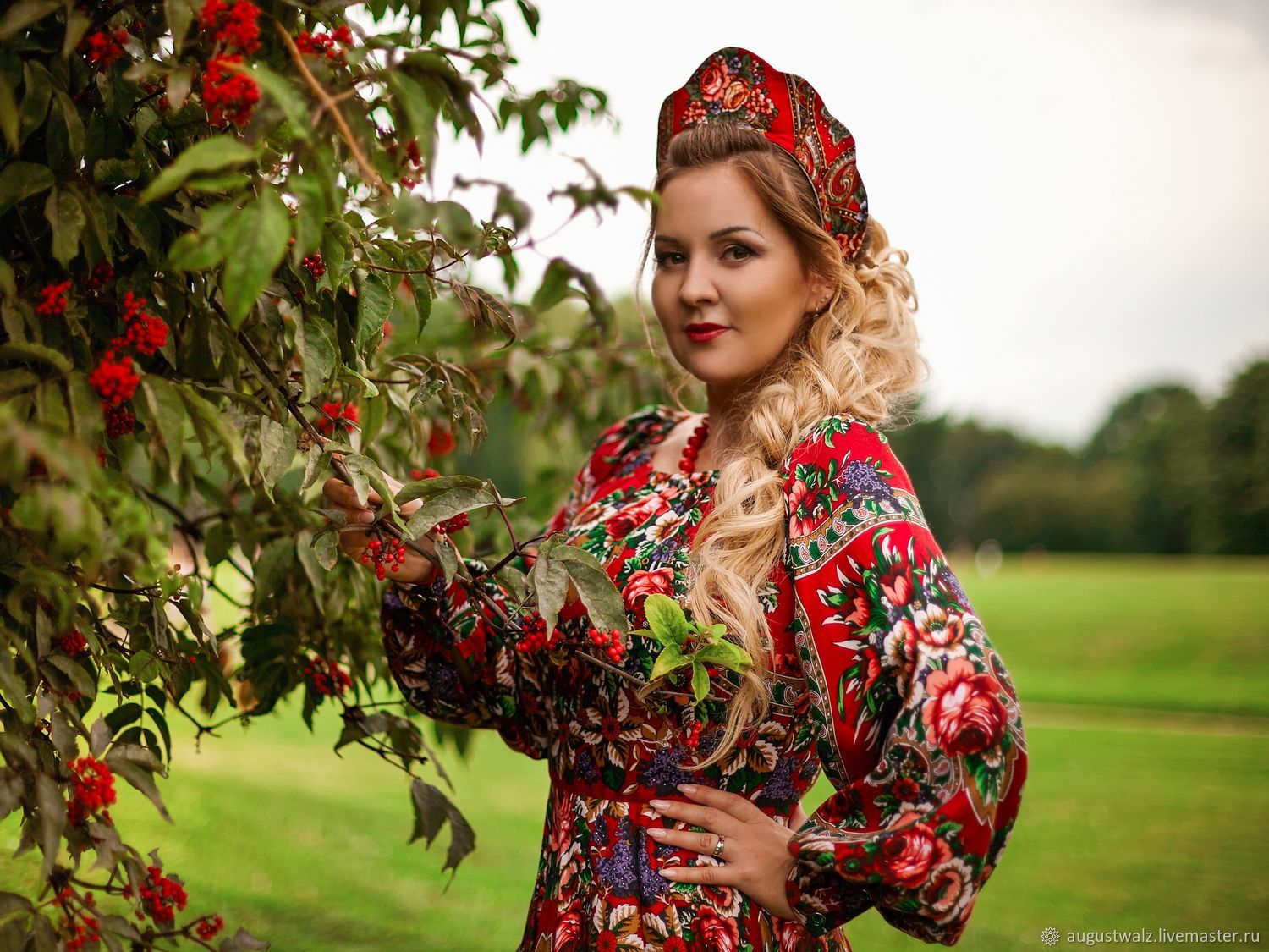 Women in Slavic costumes in Birmingham