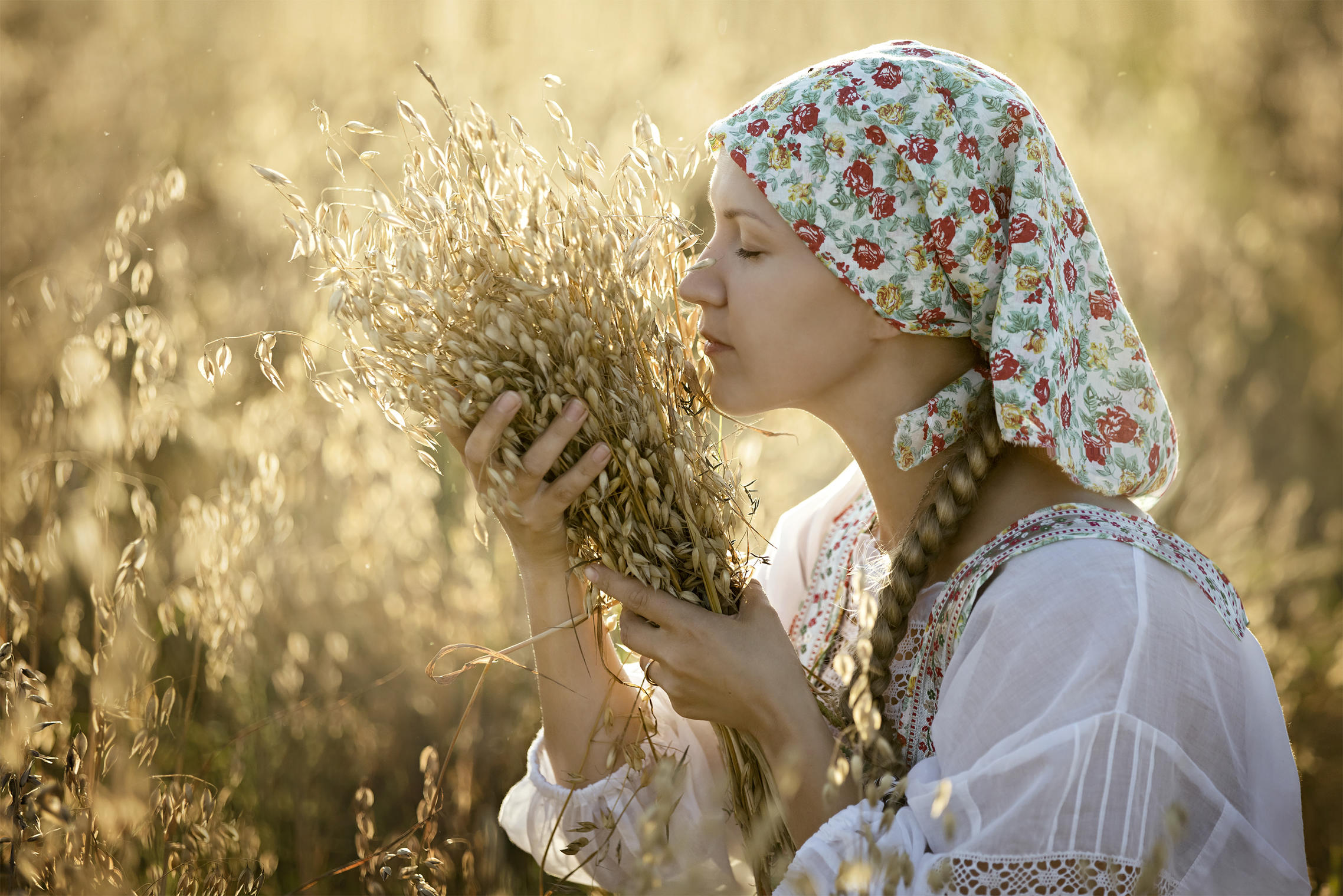 Photo Women in Slavic costumes in Birmingham