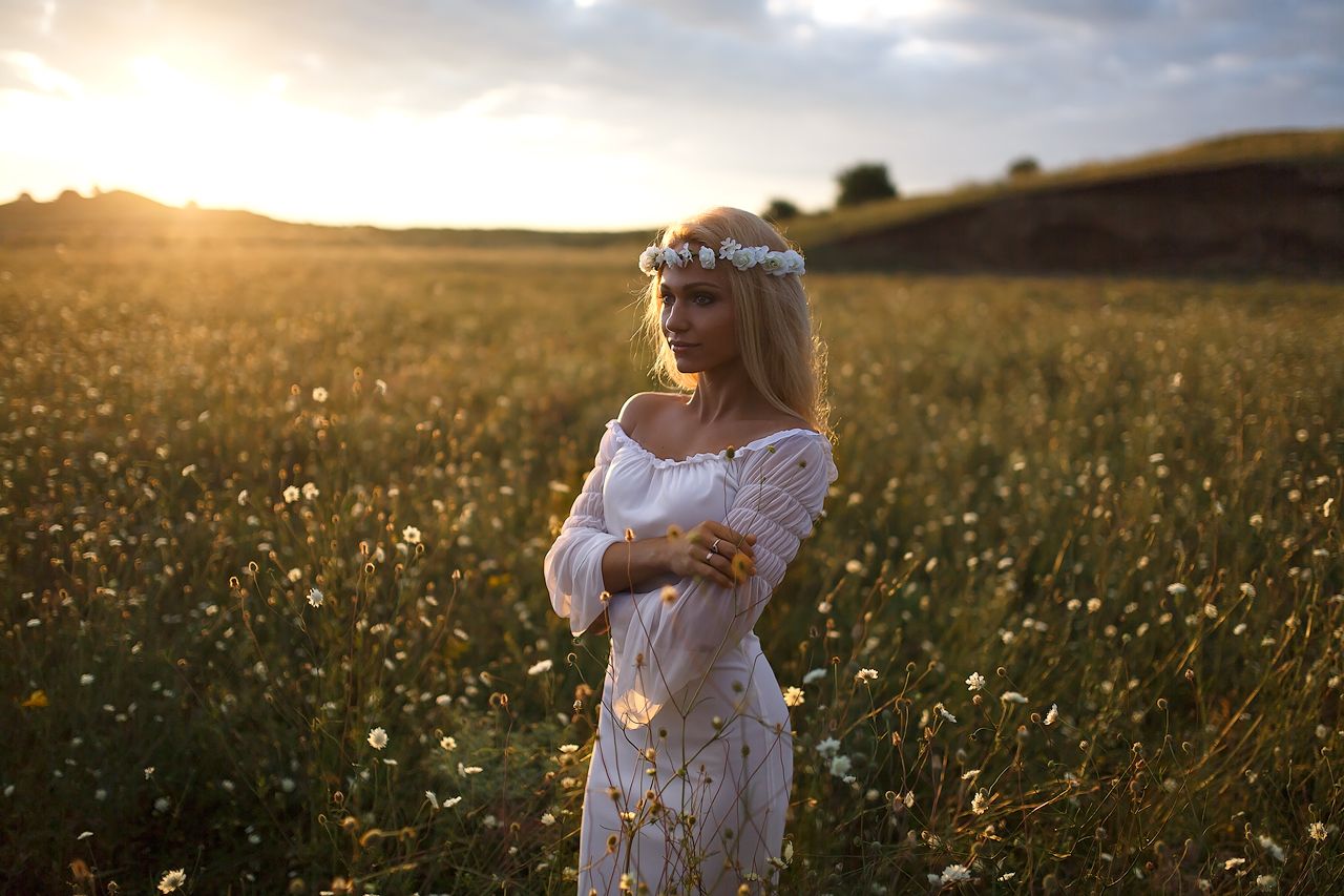 Girls in Slavic costumes in Birmingham